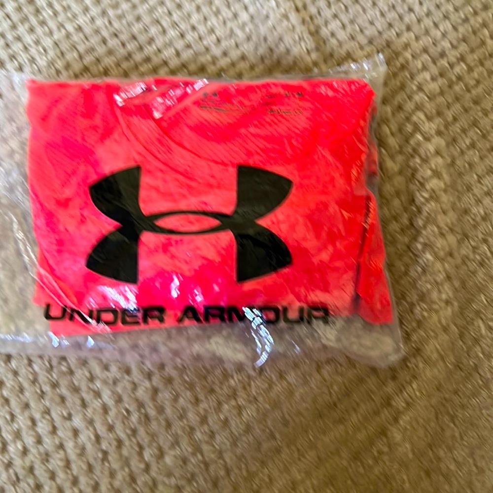 New Under Armour fitted heat gear short sleeve shirt